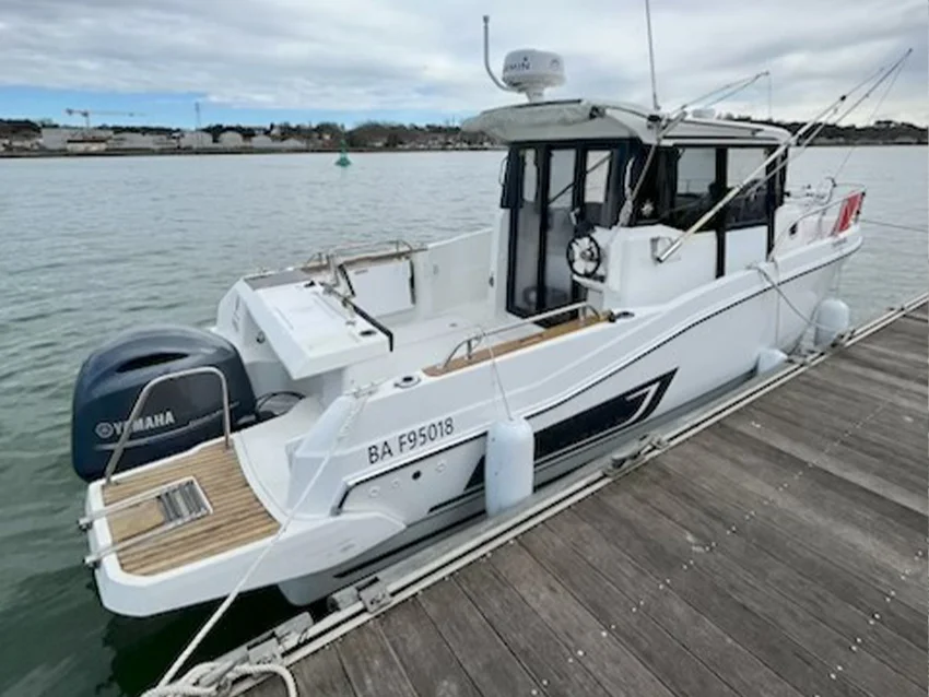 bateau occasion jeanneau merry fisher merlin vendu par nautika sud atlantique bayonne pays basque 64
